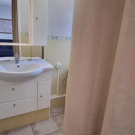 Bord De Mer, 5 Min A Pied De La Plage, Wifi, Tres Joli Maisonnette 4 Couchages,